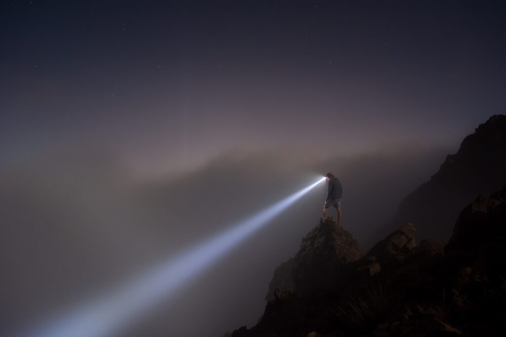 Acheter une lampe torche : les critères essentiels à considérer